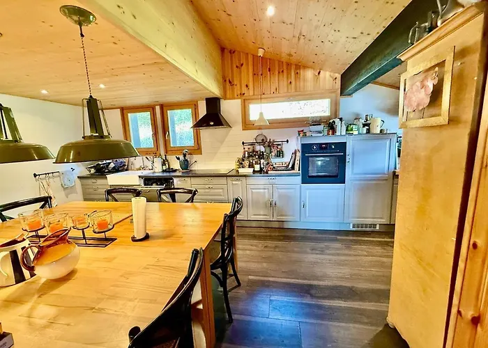 94 Charming 10 Pax Chalet *